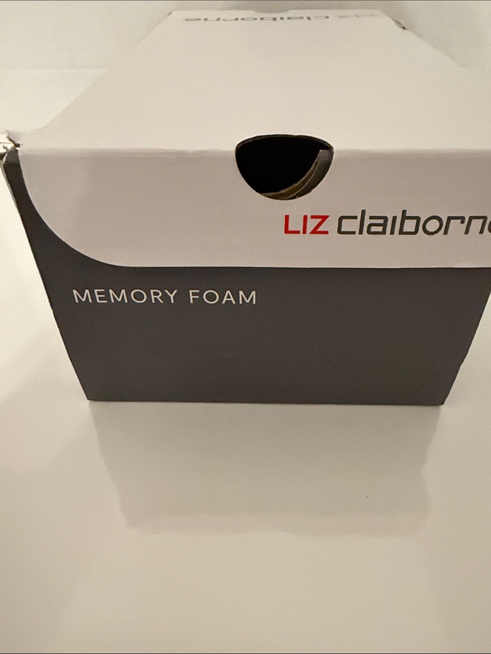 Liz Claiborne Two-Tone Ballet Pump - Black & Nude 6.5M new in box - Picture 9 of 10